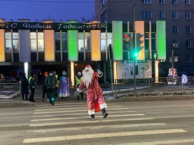 В рамках акции «Полицейский Дед Мороз» инспектор Госавтоинспекции провела профилактическую беседу со школьниками В рамках акции «Полицейский Дед Мороз» инспектор Госавтоинспекции провела профилактическую беседу со школьниками