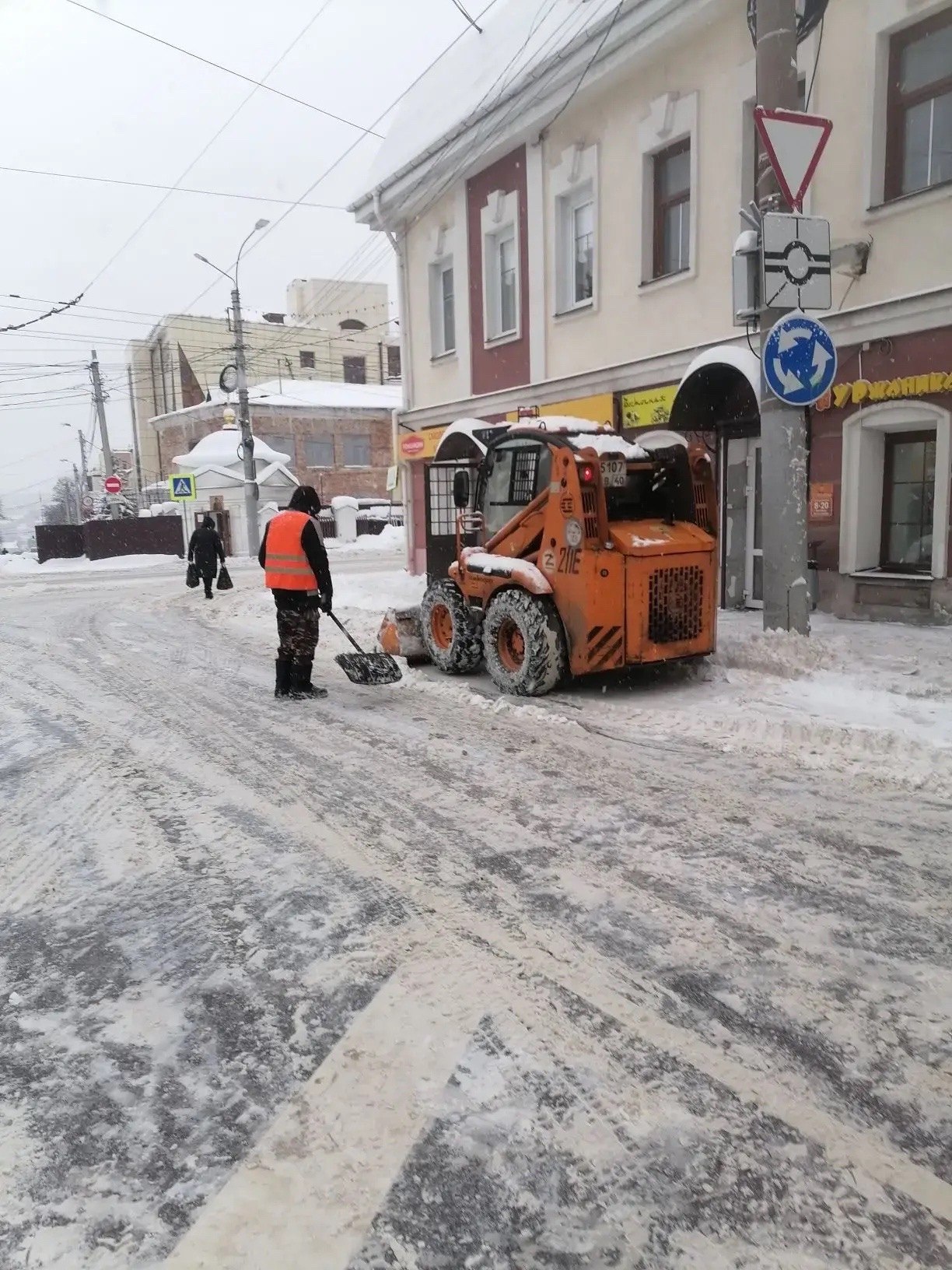 Коммунальные службы Калуги ведут плановые работы по зимнему содержанию городских улиц Коммунальные службы Калуги ведут плановые работы по зимнему содержанию городских улиц