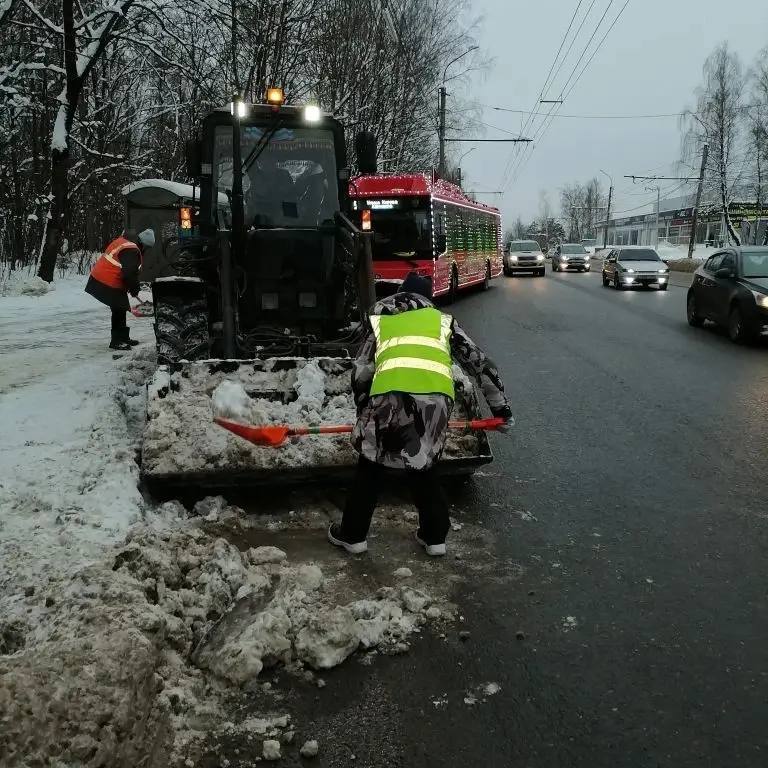 Владислав Шапша: «Дорожные, коммунальные, экстренные службы работают в усиленном режиме» Владислав Шапша: «Дорожные, коммунальные, экстренные службы работают в усиленном режиме»