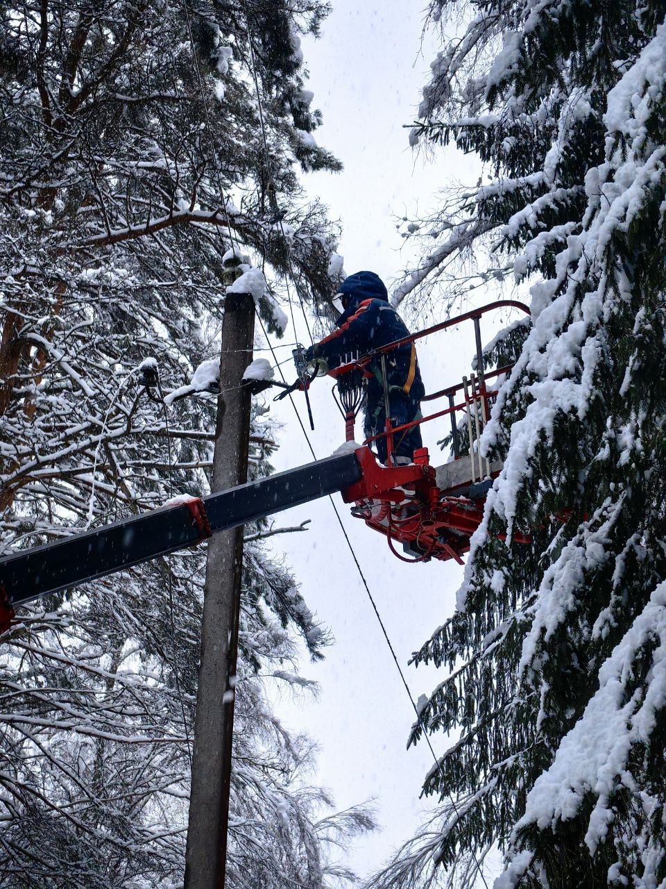 Циклон частично обесточил пять округов Калужской области