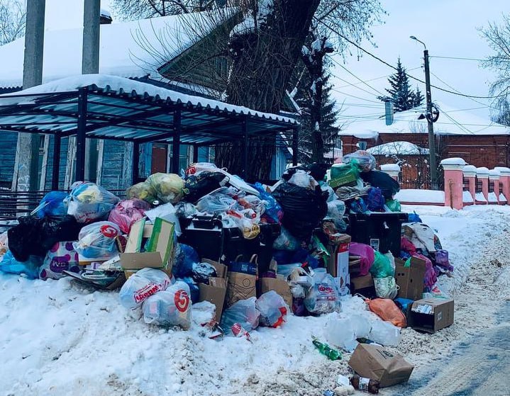 Мусорная свалка образовалась возле дома Циолковского в Калуге