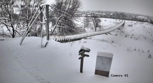Момент обрушения подвесного моста в Тарусе