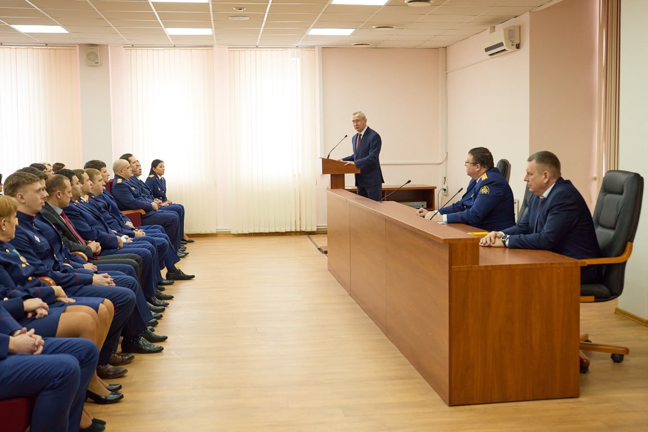 15 лет на страже закона: Геннадий Новосельцев поздравил сотрудников Следственного комитета 15 лет на страже закона: Геннадий Новосельцев поздравил сотрудников Следственного комитета