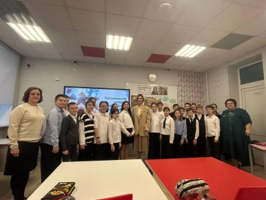 Депутат Госдумы РФ Мария Бутина встретилась со школьниками из Козельска