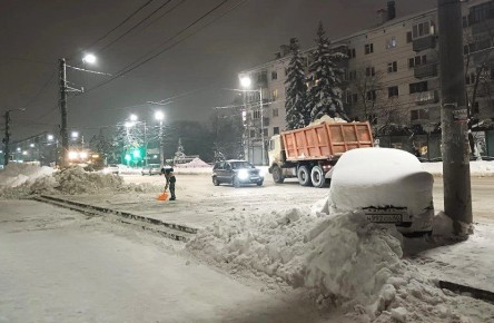 Автомобилистов Калуги просят убрать машины с 15 улиц для ночной уборки снега