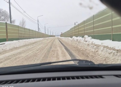 В Калужской области объяснили, почему на подъездной дороге к предприятиям нет тротуара