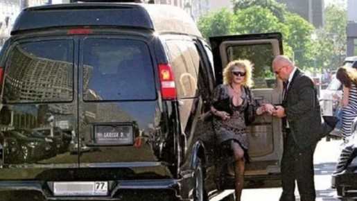 Светская драма и финансовые сложности: как Лариса Долина переживает тяжелые времена