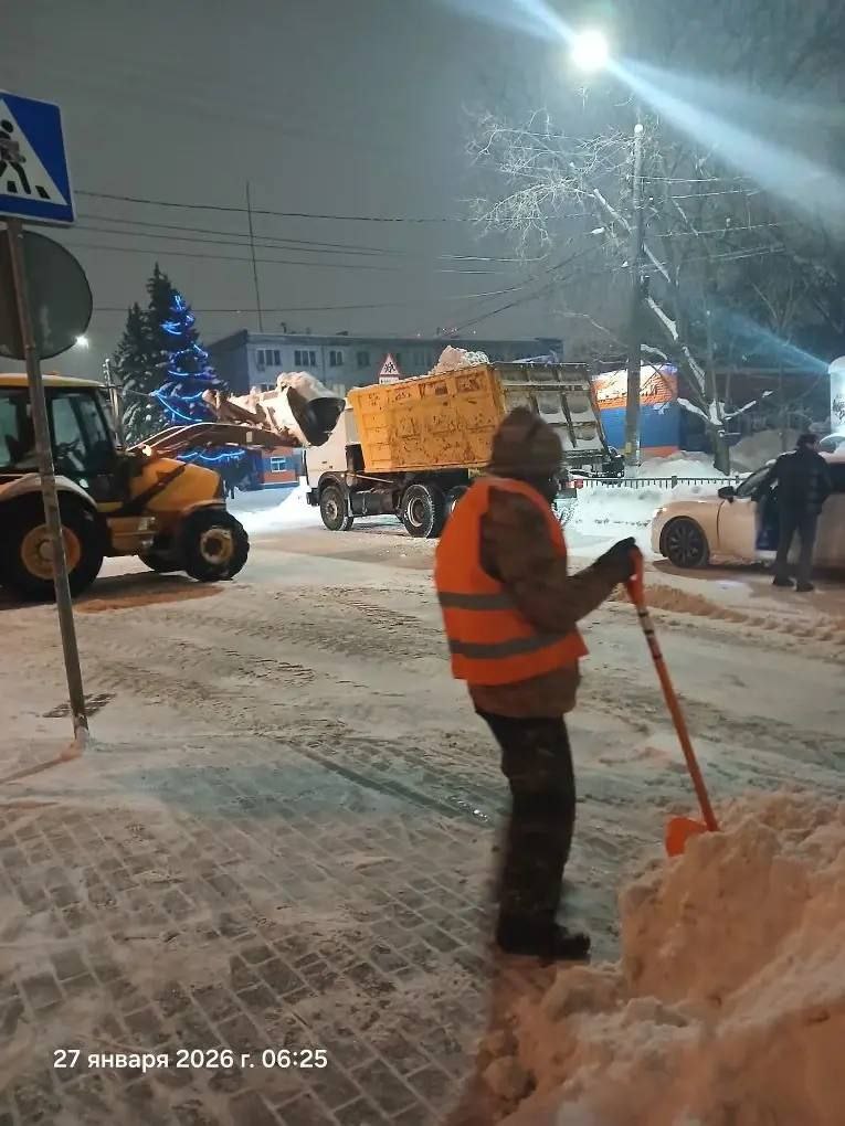 "Сильный снег, на дорогах снежные заносы, ледяной дождь, гололед, гололедица, ожидаются по Калужской области 27-28 января" "Сильный снег, на дорогах снежные заносы, ледяной дождь, гололед, гололедица, ожидаются по Калужской области 27-28 января"