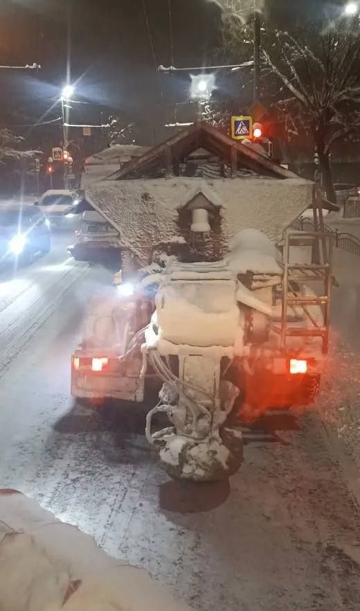 "Сильный снег, на дорогах снежные заносы, ледяной дождь, гололед, гололедица, ожидаются по Калужской области 27-28 января" "Сильный снег, на дорогах снежные заносы, ледяной дождь, гололед, гололедица, ожидаются по Калужской области 27-28 января"