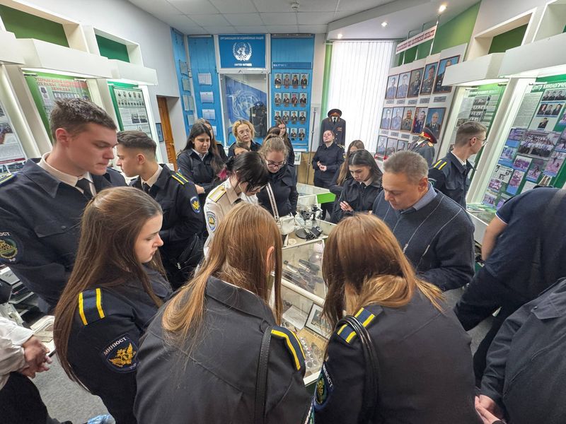 В рамках всероссийской акции МВД России «Студенческий десант» прошла экскурсия в музее УМВД России по Калужской области для студентов Калужского филиала Российской правовой академии