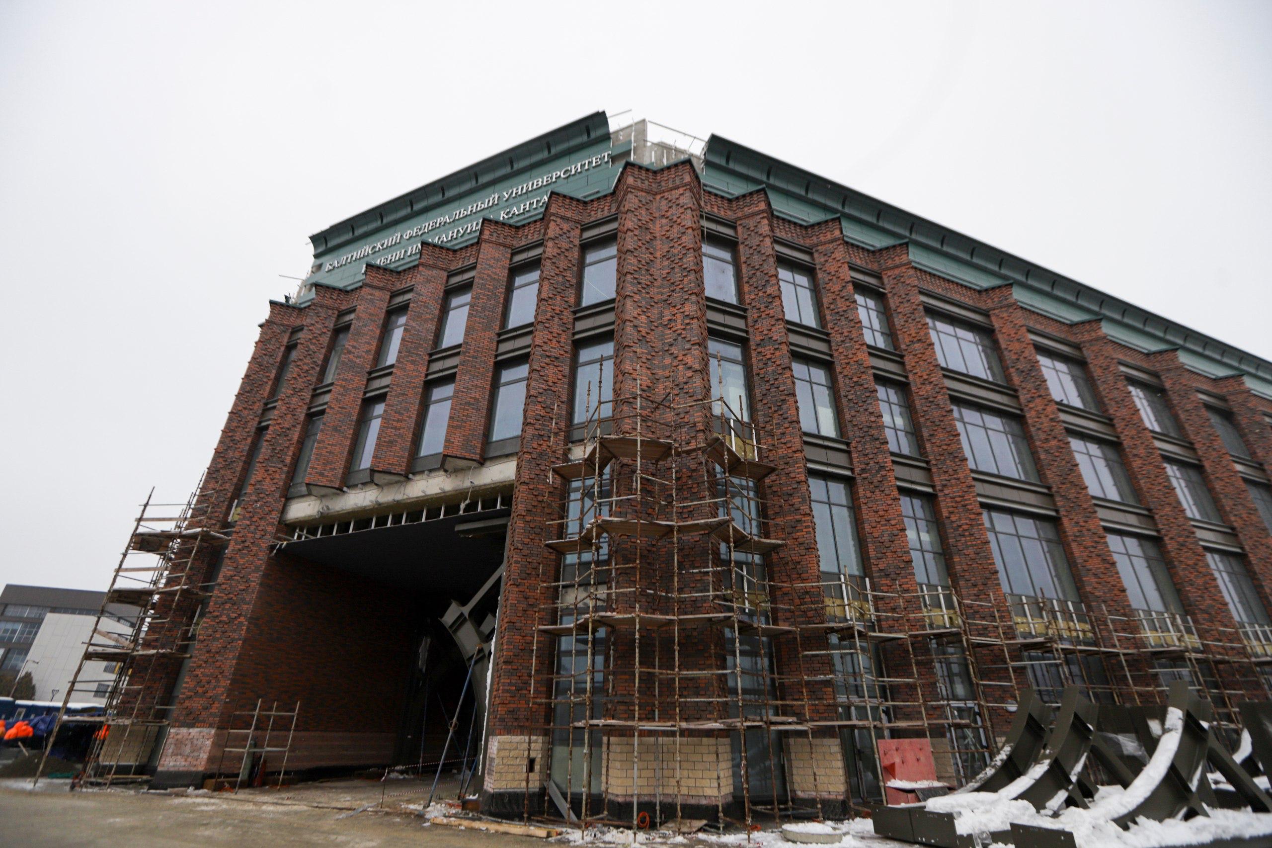 Владислав Шапша вместе с коллегами осмотрели общежития современного кампуса в Калининграде