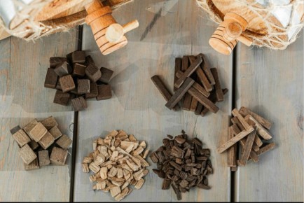 Как выбрать дубовый материал для настаивания самогона и добиться благородного вкуса