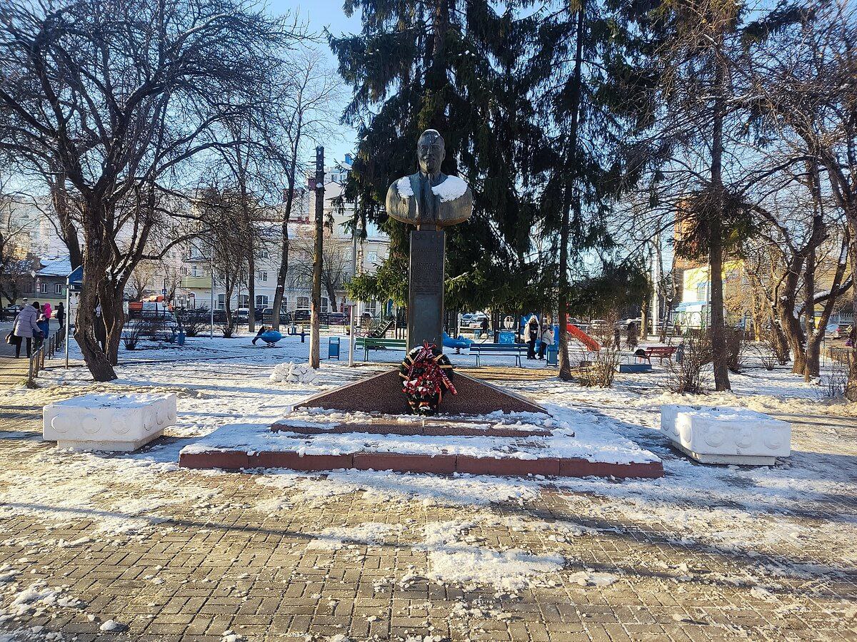 В сквере Воронина спилили плодовые деревья