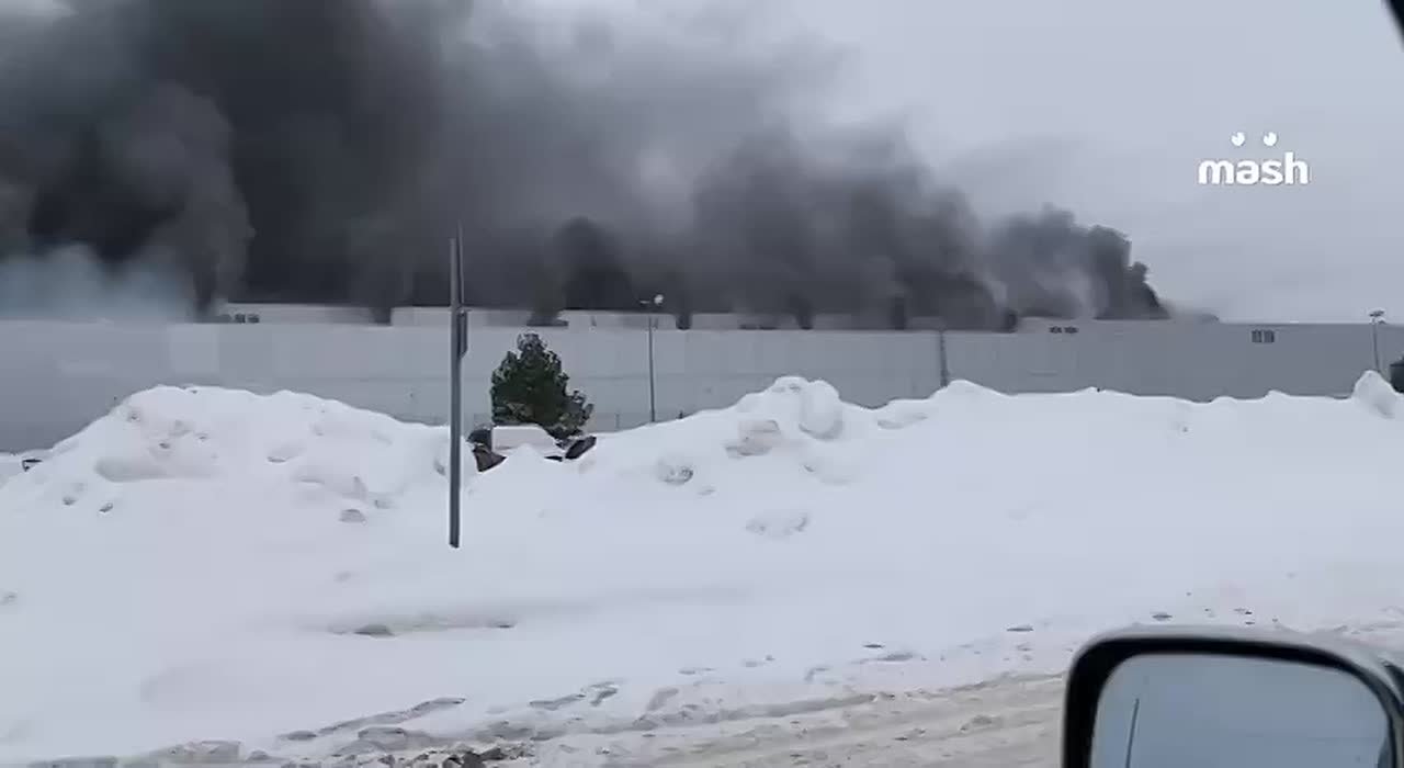 Произошло задымление в одном из производственных цехов, персонал был своевременно эвакуирован, пострадавших нет