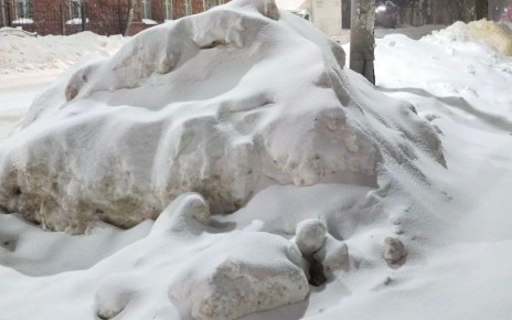 Калужские чиновники объяснили, почему у автобусных остановок большие сугробы