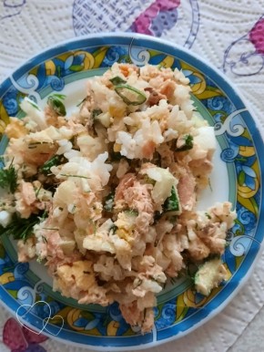 Теплый салат с горбушей копченой и свежим акцентом