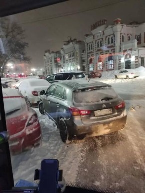 Три маршрута общественного транспорта в Калуге не могли проехать из-за припаркованных авто