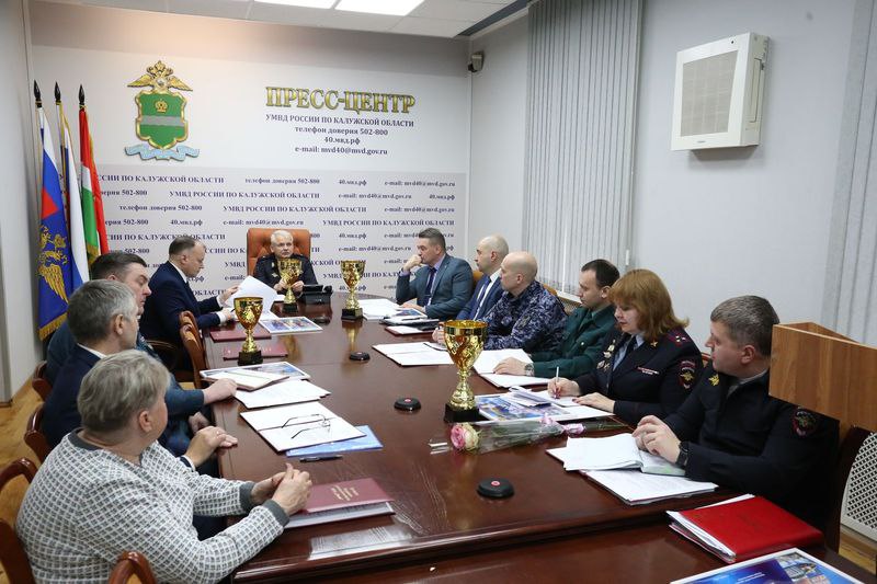 Генерал-майор полиции Сергей Никифоров подвел итоги работы калужского «Динамо» и вручил награды к 100-летию организации