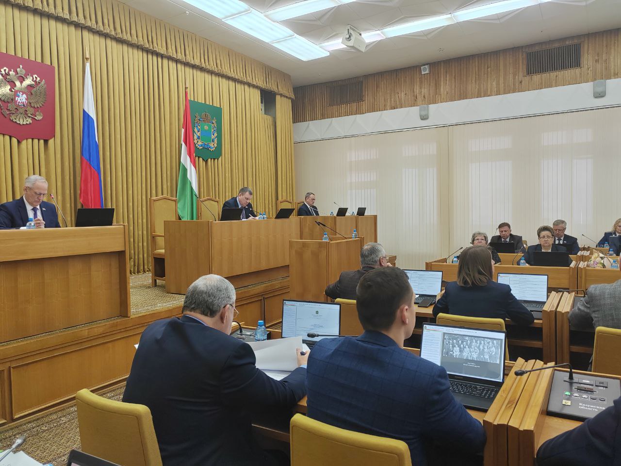 Заседание сессии Законодательного Собрания Калужской области Заседание сессии Законодательного Собрания Калужской области