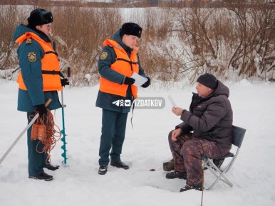 Спасатели призывают калужан быть острожными при выходе на замерзшие водоёмы