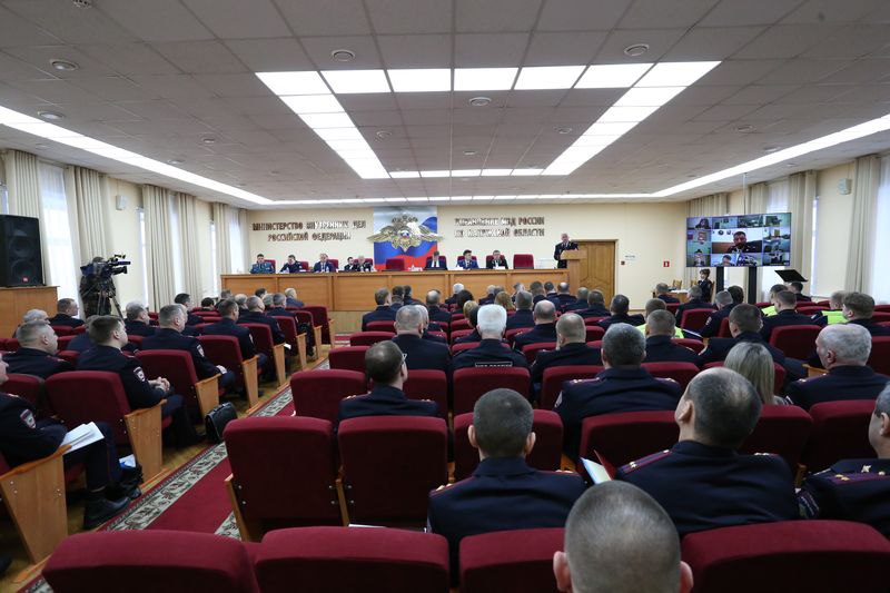 Начальник Главного управления по обеспечению безопасности дорожного движения МВД России генерал-лейтенант полиции Михаил Черников принял участие в работе расширенного заседания коллегии УМВД России по Калужской области Начальник Главного управления по обеспечению безопасности дорожного движения МВД России генерал-лейтенант полиции Михаил Черников принял участие в работе расширенного заседания коллегии УМВД России по Калужской области