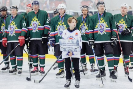 Сотрудник следственного управления в составе сборной команды занял призовое место в чемпионате по хоккею, посвящённом 15-летию образования Следственного комитета