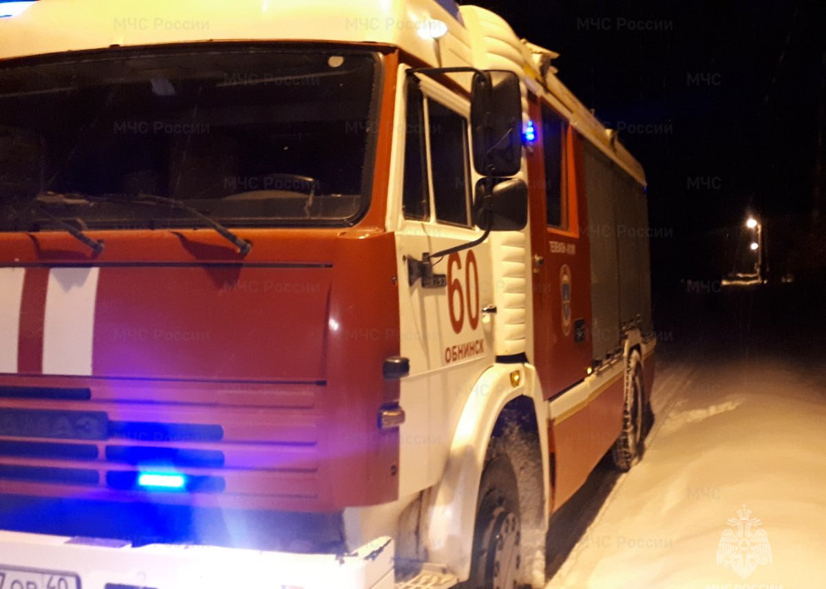 В Жуковском районе Калужской области за ночь сгорели две дачи