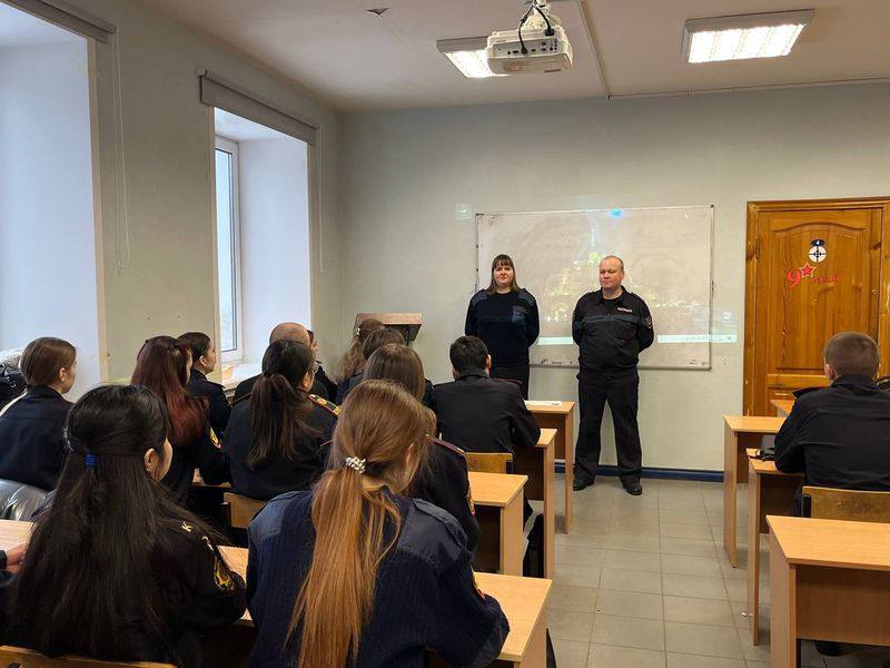 Полицейские рассказали студентам о службе в органах внутренних дел Полицейские рассказали студентам о службе в органах внутренних дел