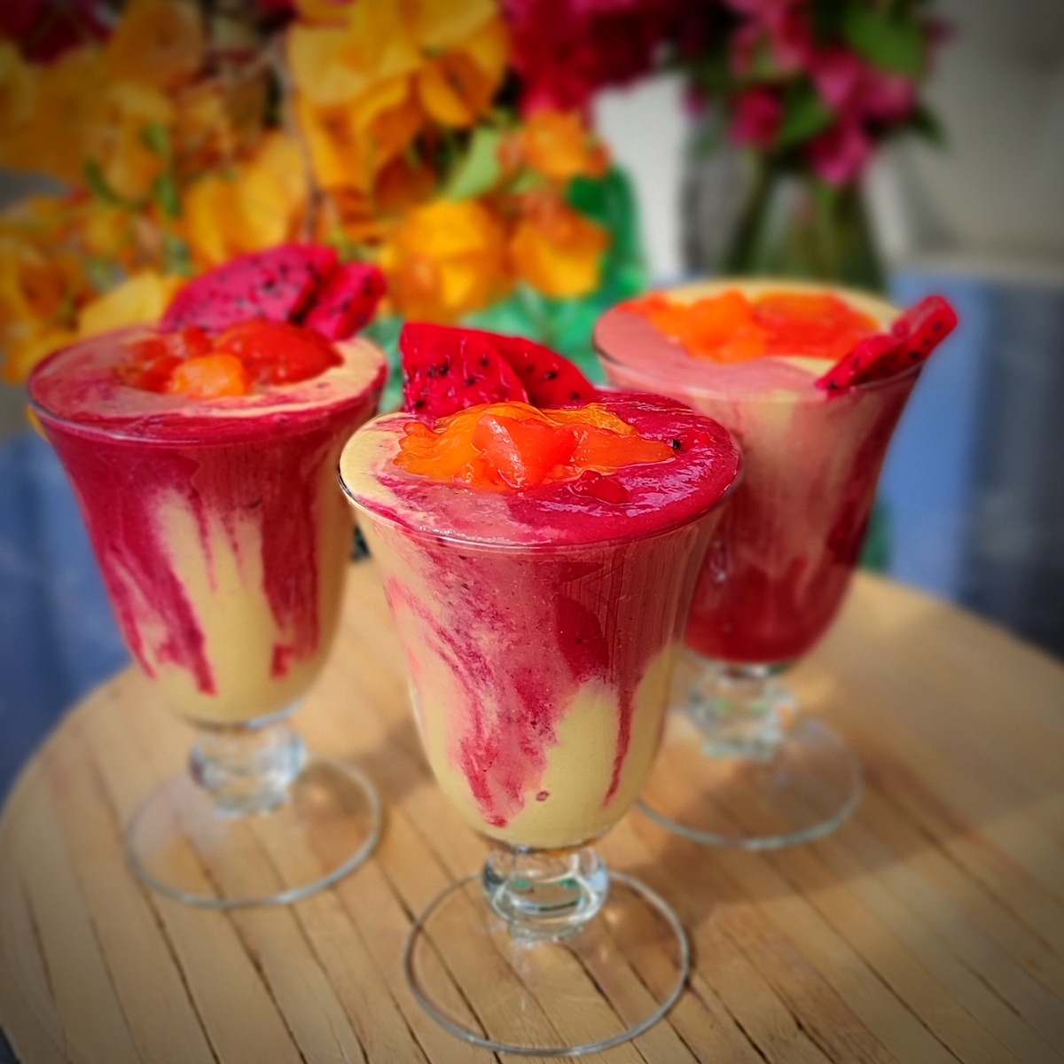 Овсяный смузи с хурмой, мандаринами и питахайей