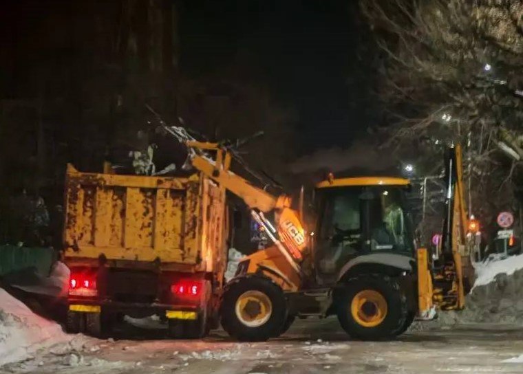 В ночь на субботу в Калуге продолжат убирать снег с городских улиц