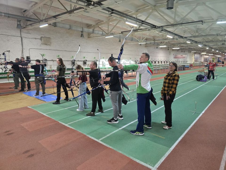 Спорт как путь к новым победам: ветераны СВО из Калуги готовятся к городским соревнованиям по стрельбе из лука