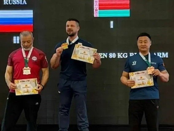 Калужский спортсмен завоевал два серебра на Кубке мира по пара-армрестлингу