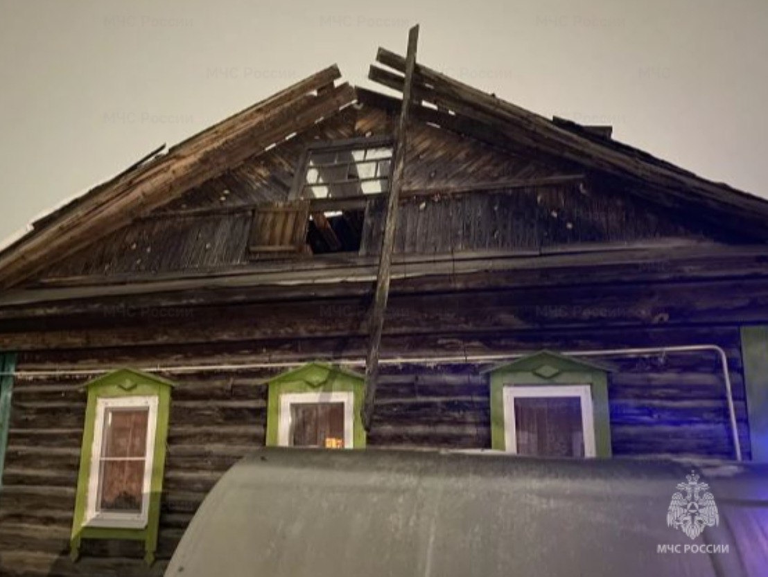 В Кондрове снег обрушил крышу дома