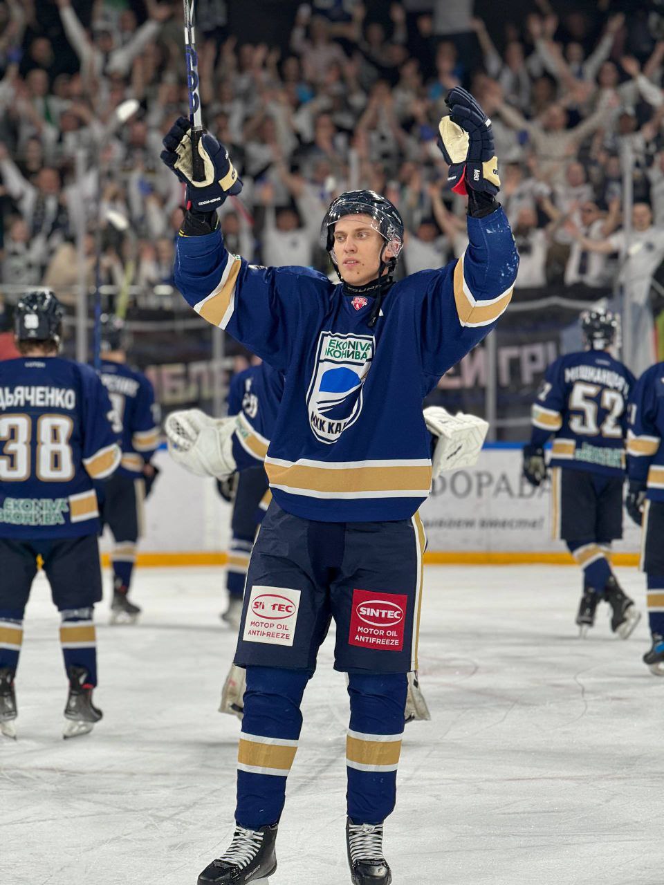 Дмитрий Денисов: Сегодня калужские хоккеисты сошлись на льду с гостями с Ямала — и вышли победителями! Дмитрий Денисов: Сегодня калужские хоккеисты сошлись на льду с гостями с Ямала — и вышли победителями!