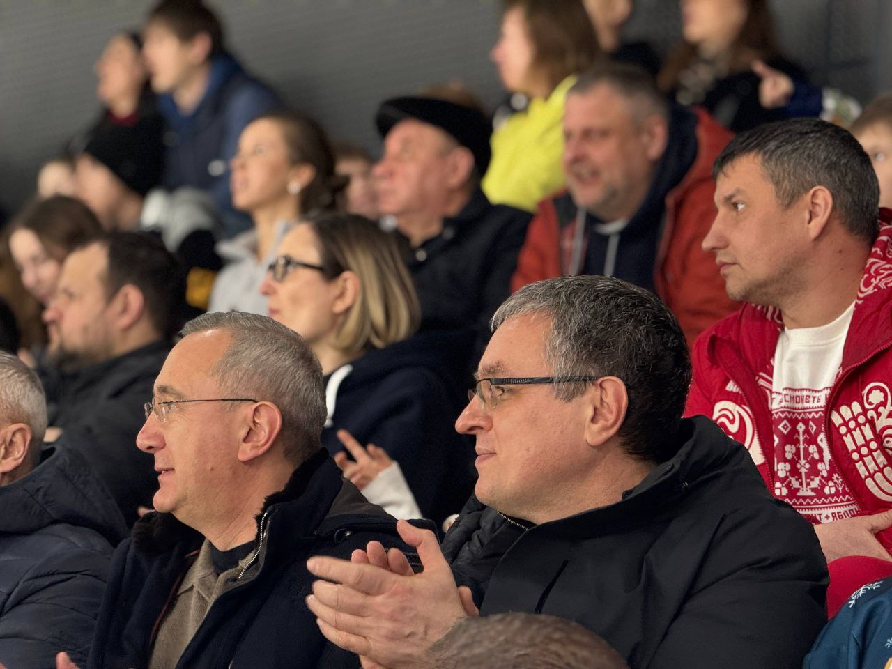 Дмитрий Денисов: Сегодня калужские хоккеисты сошлись на льду с гостями с Ямала — и вышли победителями! Дмитрий Денисов: Сегодня калужские хоккеисты сошлись на льду с гостями с Ямала — и вышли победителями!