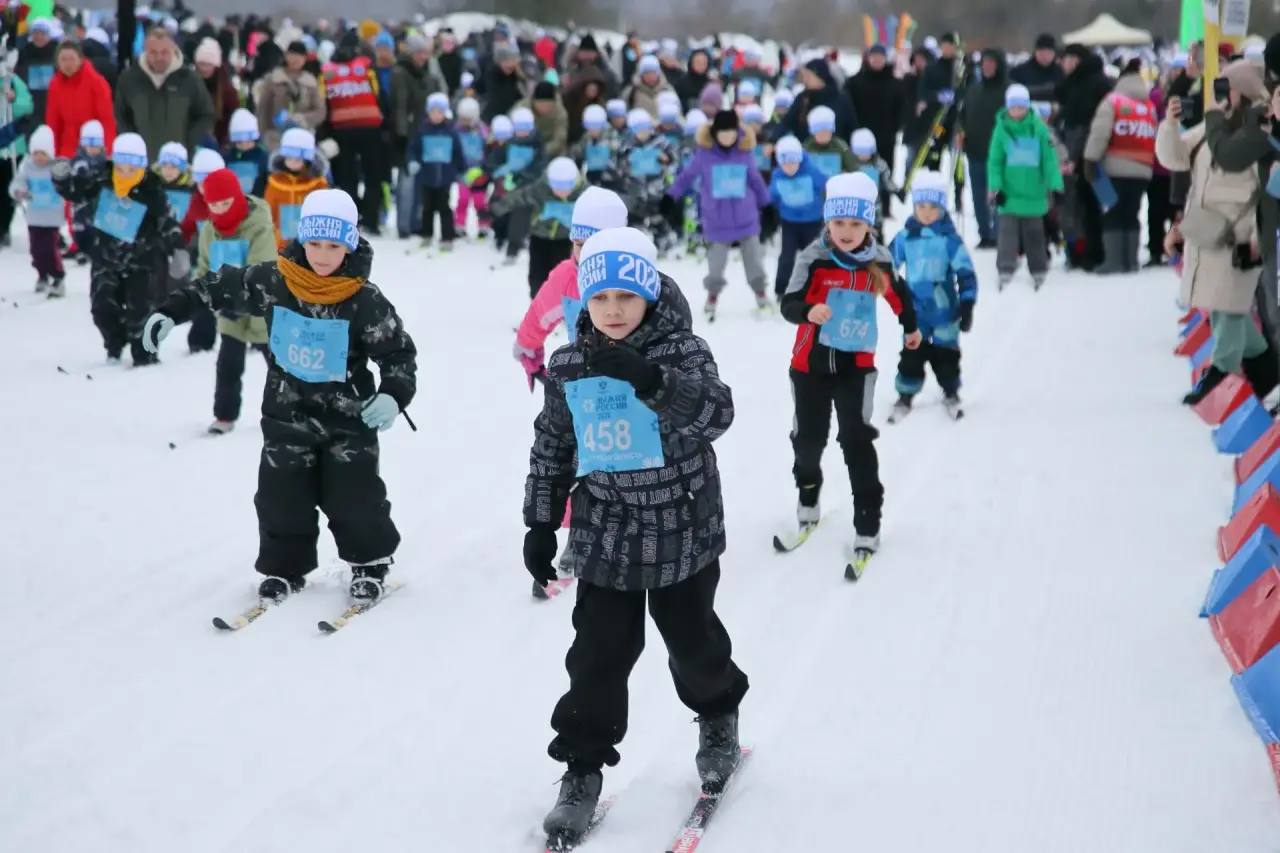 Четыре тысячи калужан приняли участие в «Лыжне России» Четыре тысячи калужан приняли участие в «Лыжне России»