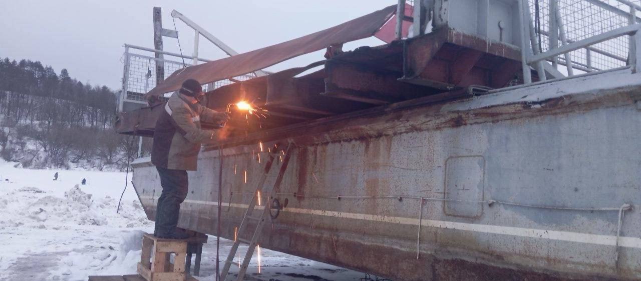 В Ферзиковском округе ремонтируют наплывной мост через Оку В Ферзиковском округе ремонтируют наплывной мост через Оку