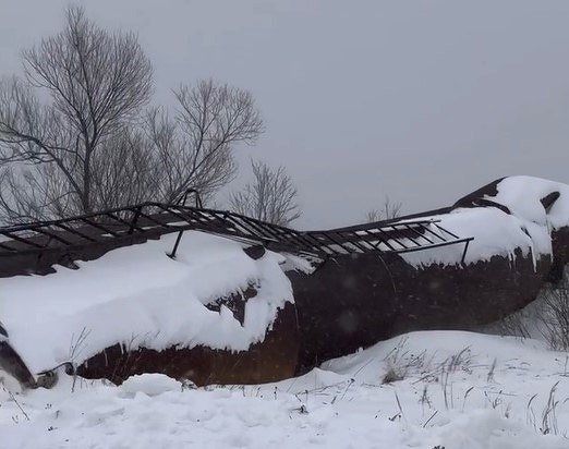 В Калужской области в деревне Манино упала водонапорная башня