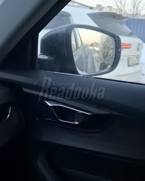 В Москве заметили курьера, который вез ребенка на электровелосипеде и проехал на красный свет