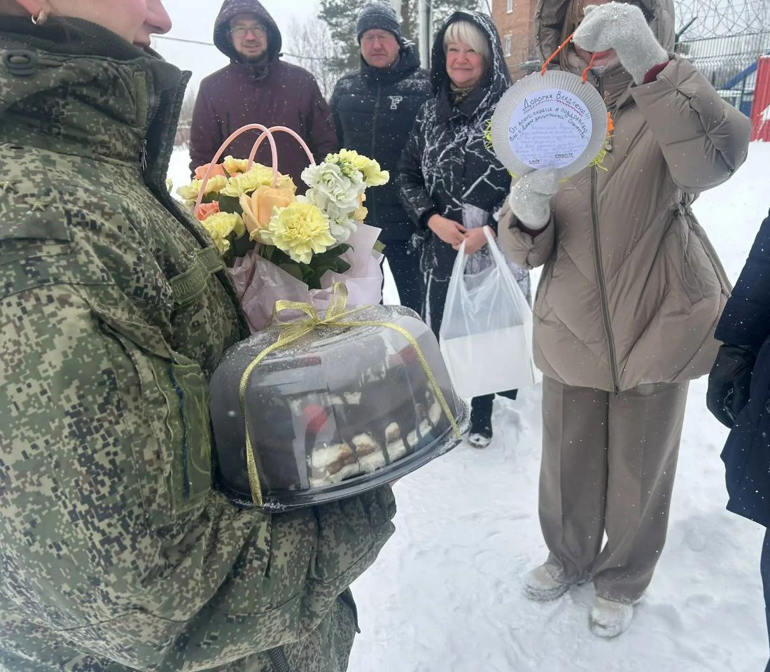 На своей странице в соцсетях председатель Думы Юрий Моисеев рассказал, что бойцам-защитникам неба над нашей любимой Калугой передали подарки и самые тёплые поздравления к празднику 23-го февраля На своей странице в соцсетях председатель Думы Юрий Моисеев рассказал, что бойцам-защитникам неба над нашей любимой Калугой передали подарки и самые тёплые поздравления к празднику 23-го февраля