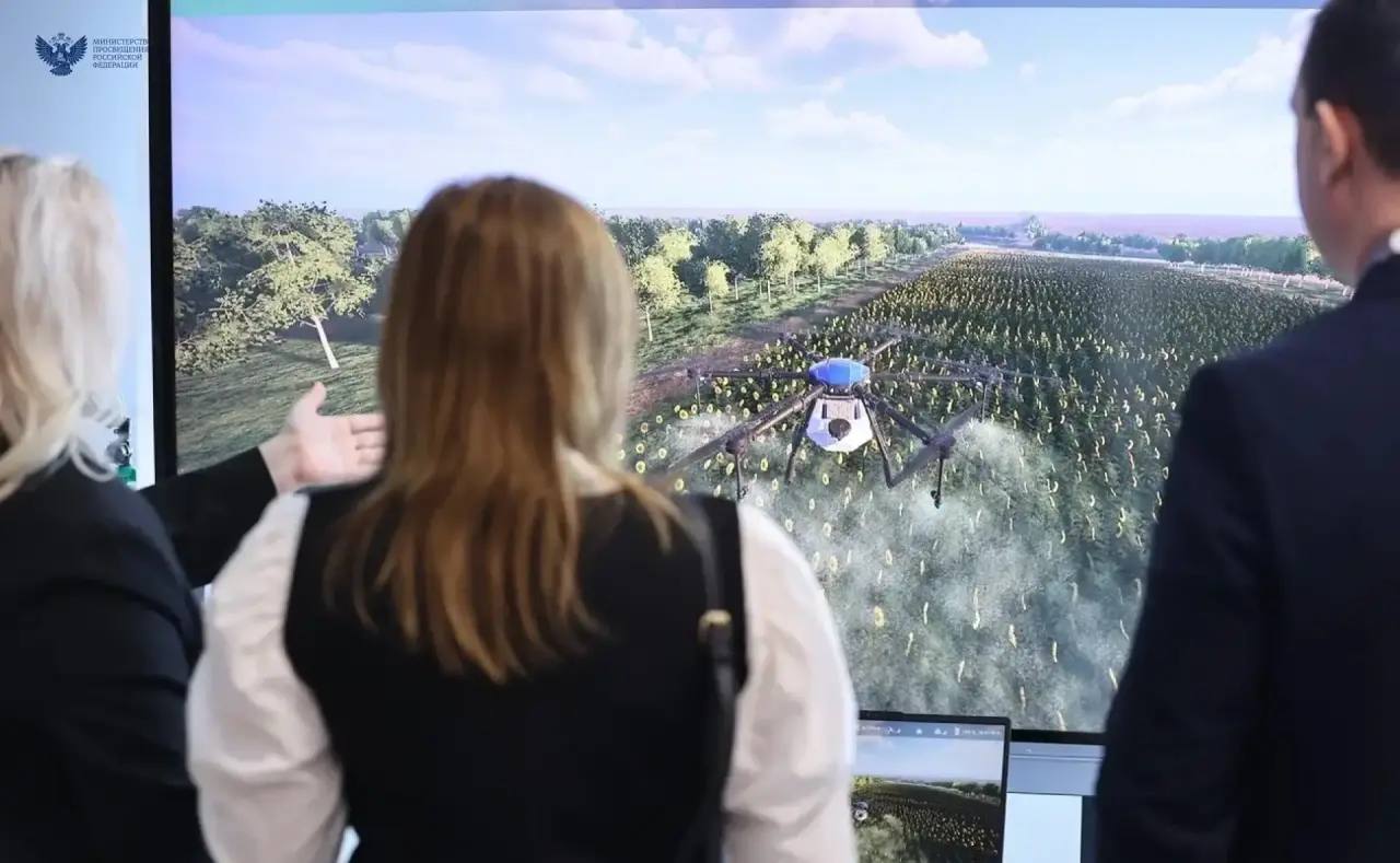 Игорь Щёголев и Сергей Кравцов посетили Федеральный технопарк профессионального образования в Калуге Игорь Щёголев и Сергей Кравцов посетили Федеральный технопарк профессионального образования в Калуге