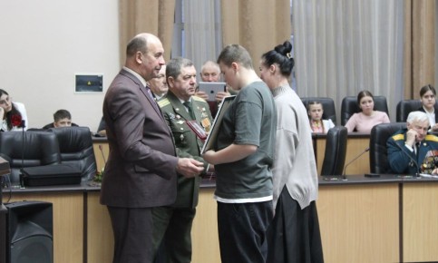 В Калуге наградили родственников погибших участников СВО