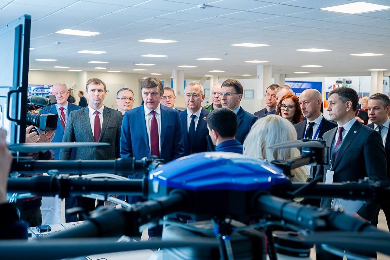 Полпред Президента в ЦФО Игорь Щеголев и Министр просвещения РФ Сергей Кравцов оценили потенциал Калужской области в сфере беспилотных авиационных систем