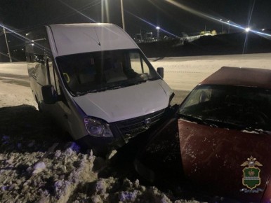 Пьяный водитель легковушки устроил ДТП: пострадали двое