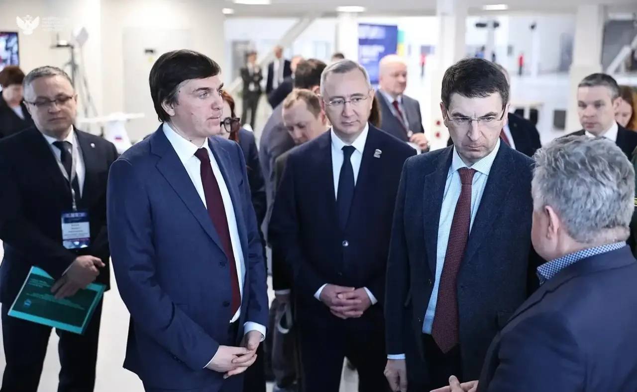 Игорь Щёголев и Сергей Кравцов посетили Федеральный технопарк профессионального образования в Калуге Игорь Щёголев и Сергей Кравцов посетили Федеральный технопарк профессионального образования в Калуге