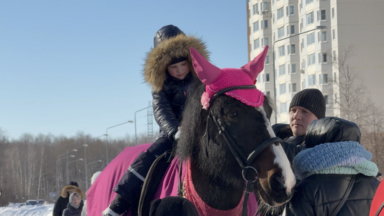 Правобережье отпраздновало молодежную Масленицу Правобережье отпраздновало молодежную Масленицу