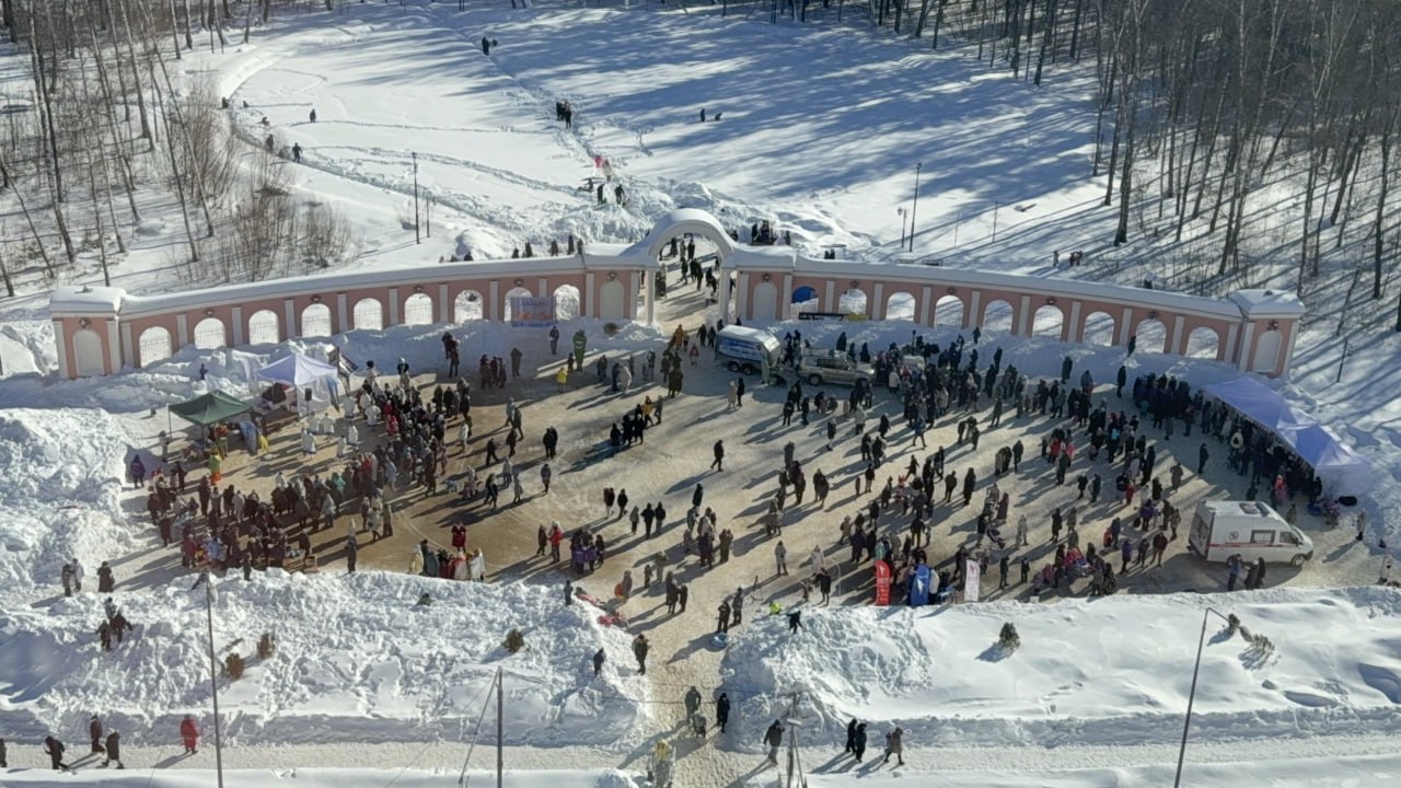 Правобережье отпраздновало молодежную Масленицу Правобережье отпраздновало молодежную Масленицу