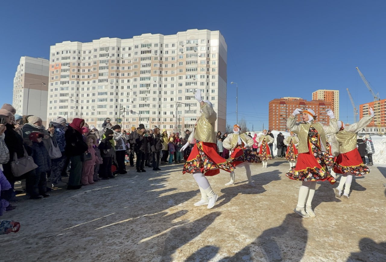 Правобережье отпраздновало молодежную Масленицу Правобережье отпраздновало молодежную Масленицу