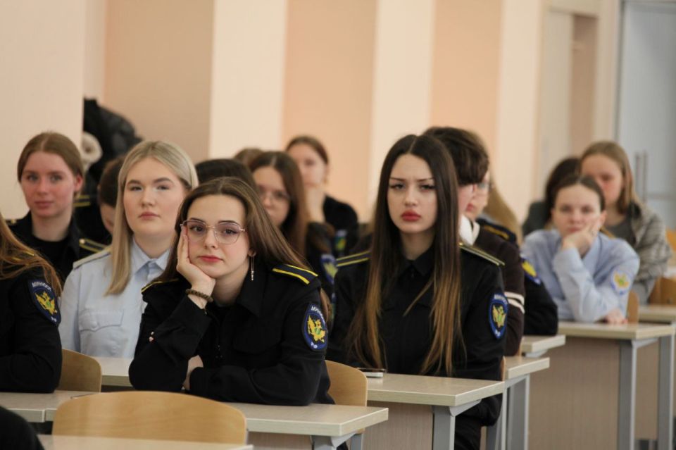 Сотрудник следственного управления и ветеран боевых действий выступили перед студентами калужского института