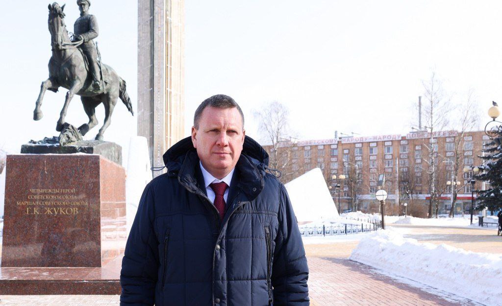 Спикер парламента Геннадий Новосельцев выразил благодарность защитникам Родины за мужество и верность долгу